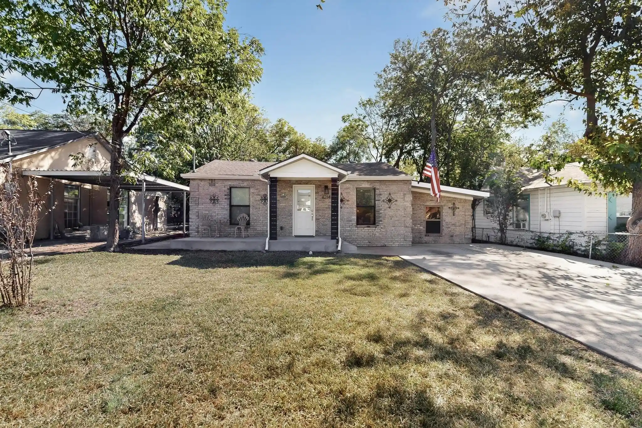Photo 1 of Sale Pending at 4214 Falls Dr, Dallas, TX 75211 | MLS# 21383242 | Listing updated on 2026-10-27