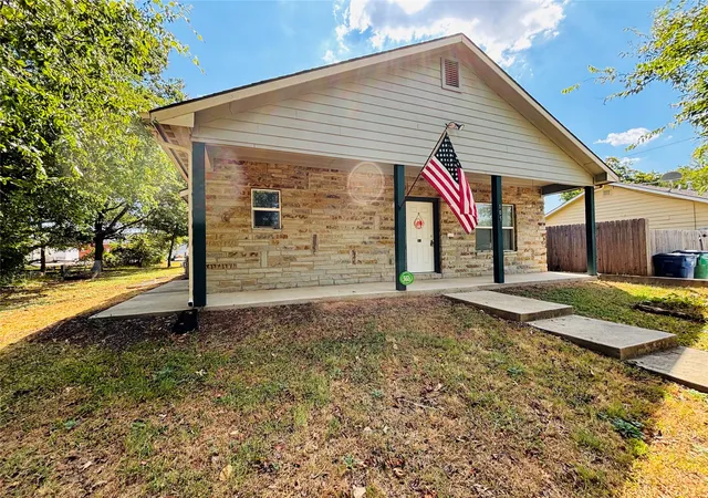 Photo 2 of Single family home for sale at 105 William St, Pottsboro, TX 75076 | MLS# 21384178 | Listing updated on 2026-10-03
