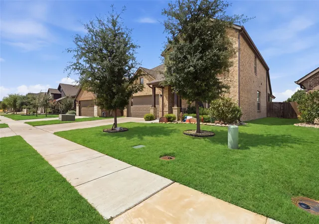Photo 3 of Single family home for sale at 728 Ruellia St, Weatherford, TX 76086 | MLS# 21384024 | Listing updated on 2026-09-19