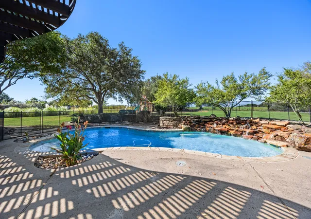 Photo 2 of Single family home for sale at 148 Stoneleigh Dr, Rockwall, TX 75032 | MLS# 21363822 | Listing updated on 2026-10-08