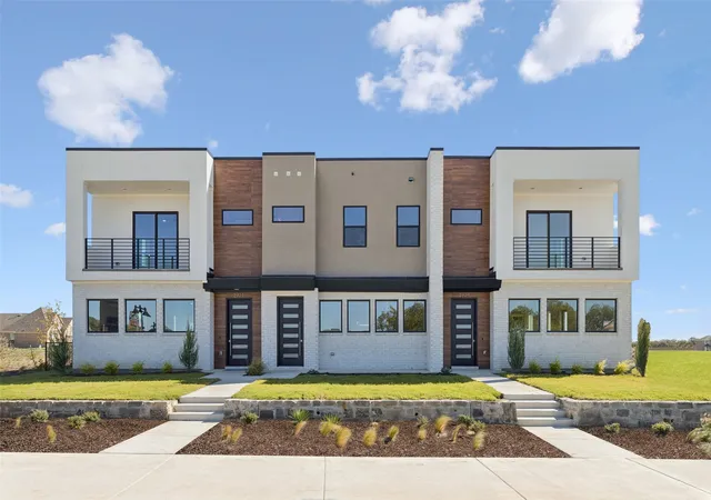 Photo 1 of Townhouse for sale at 3901 Bel Air Blvd, Sherman, TX 75090 | MLS# 21384450 | Listing updated on 2026-10-05