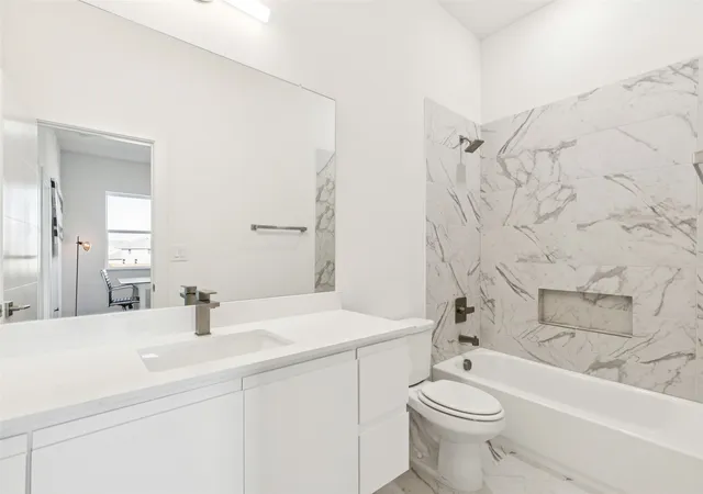 Photo 4 of Townhouse for sale at 3901 Bel Air Blvd, Sherman, TX 75090 | MLS# 21384450 | Listing updated on 2026-10-05