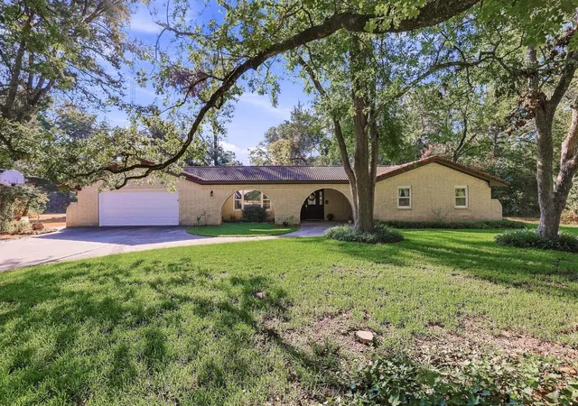 Photo 4 of Single family home for sale at 2126 County Rd 1450, Bonham, TX 75418 | MLS# 21381858 | Listing updated on 2026-10-07