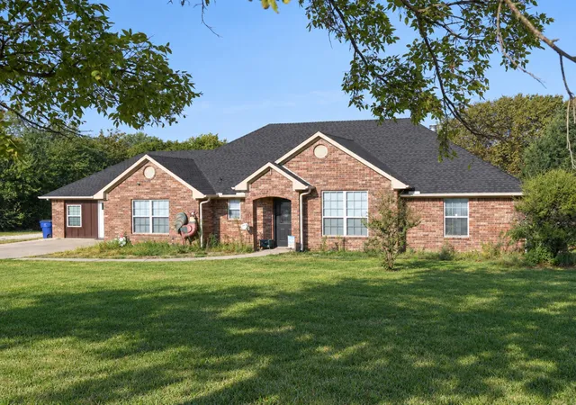 Photo 3 of Single family home for sale at 1813 County Rd 123, Gainesville, TX 76240 | MLS# 21383736 | Listing updated on 2026-09-15