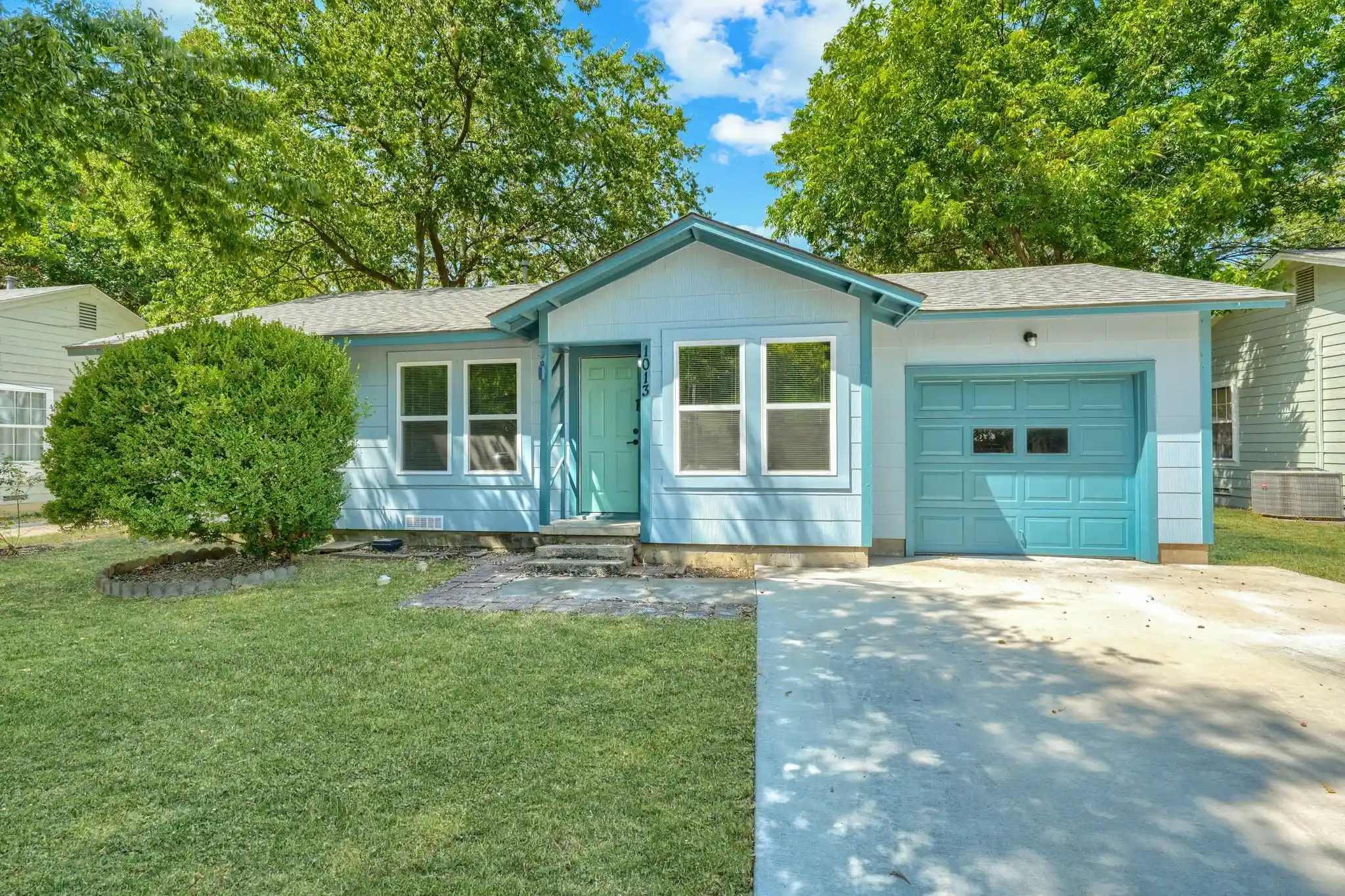 Single family home for sale at 1013 Denton St, Denton, TX 76201 | MLS# 21373567