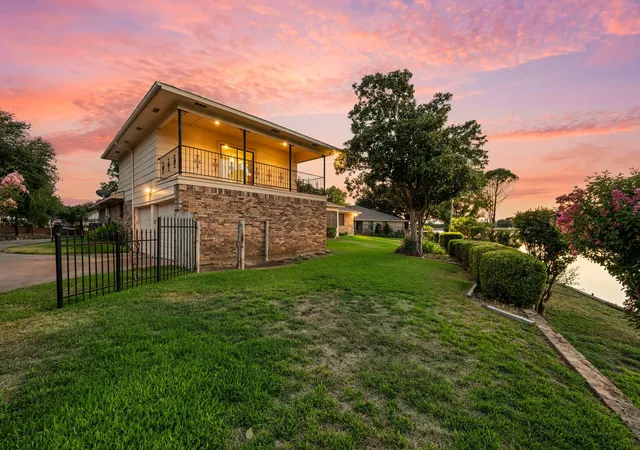 Photo 3 of Single family home for sale at 4813 Woodcreek Ct, North Richland Hills, TX 76180 | MLS# 21383111 | Listing updated on 2026-10-09