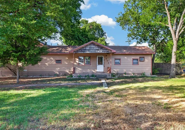 Photo 1 of Single family home for sale at 403 S Nash St, Ennis, TX 75119 | MLS# 21383754 | Listing updated on 2026-09-24