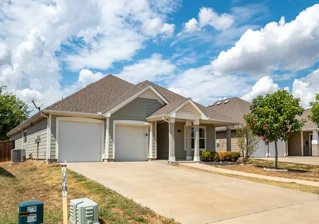 Photo 1 of Single family home for sale at 126 Spring Crk Ln, Terrell, TX 75160 | MLS# 21384718 | Listing updated on 2026-09-27
