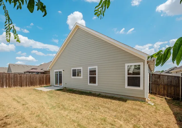 Photo 3 of Single family home for sale at 126 Spring Crk Ln, Terrell, TX 75160 | MLS# 21384718 | Listing updated on 2026-09-27