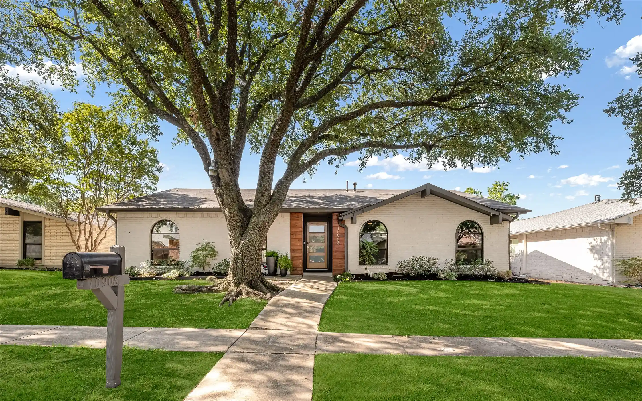 Photo 1 of Sale Pending at 10908 Villa Hvn Dr, Dallas, TX 75238 | MLS# 21384772 | Listing updated on 2026-10-26