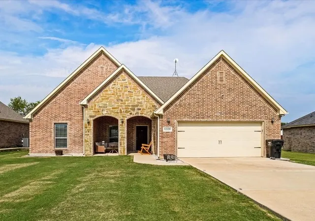 Photo 1 of Single family home for sale at 13216 County Rd 237, Terrell, TX 75160 | MLS# 21384446 | Listing updated on 2026-09-17