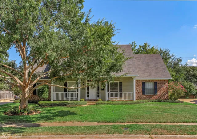 Single family home for sale at 253 Clearwood, Shreveport, LA 71105 | MLS# 21379913