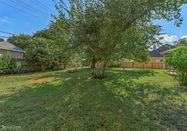 Photo 3 of Single family home for sale at 253 Clearwood, Shreveport, LA 71105 | MLS# 21379913 | Listing updated on 2026-10-07