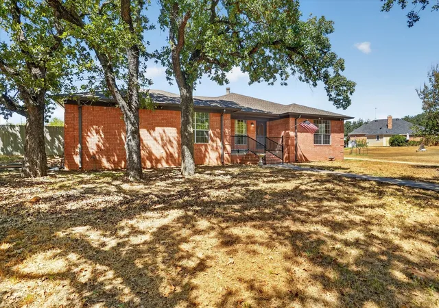 Photo 3 of Single family home for sale at 3520 Old Dennis Rd, Weatherford, TX 76087 | MLS# 21382239 | Listing updated on 2026-09-30