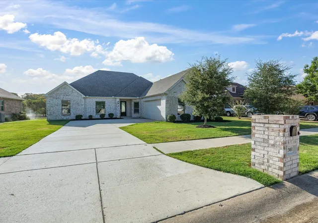 Photo 2 of Single family home for sale at 1301 Carnoustie Dr, Ennis, TX 75119 | MLS# 21384400 | Listing updated on 2026-09-19