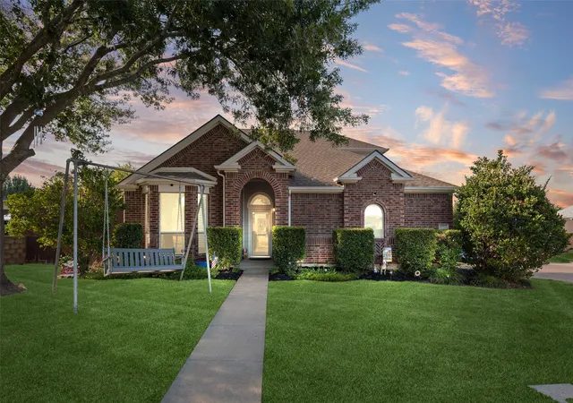 Single family home for sale at 910 Elk Horn Dr, Midlothian, TX 76065 | MLS# 21383414