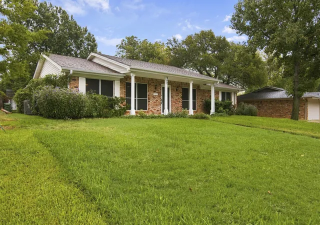 Photo 2 of Single family home for sale at 408 Englewood Ln, Hurst, TX 76053 | MLS# 21385154 | Listing updated on 2026-10-06