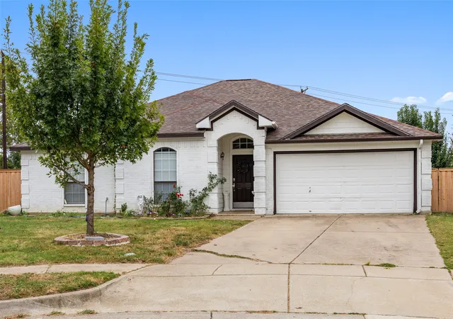 Single family home for sale at 1112 Fawn Meadow Trl, Kennedale, TX 76060 | MLS# 21385170