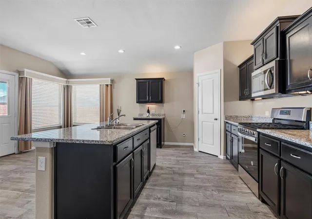 Photo 3 of Sale Pending at 6120 Blacksmith Ave, Fort Worth, TX 76179 | MLS# 21382533 | Listing updated on 2026-10-03