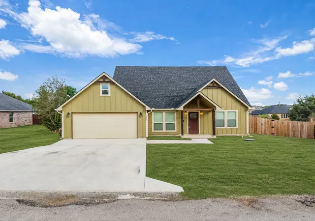 Photo 1 of Single family home for sale at 2412 Christine Dr, Granbury, TX 76048 | MLS# 21384815 | Listing updated on 2026-10-09