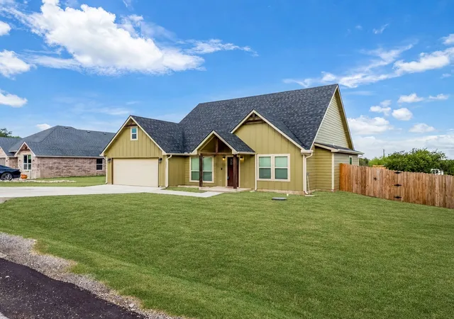 Photo 3 of Single family home for sale at 2412 Christine Dr, Granbury, TX 76048 | MLS# 21384815 | Listing updated on 2026-10-09