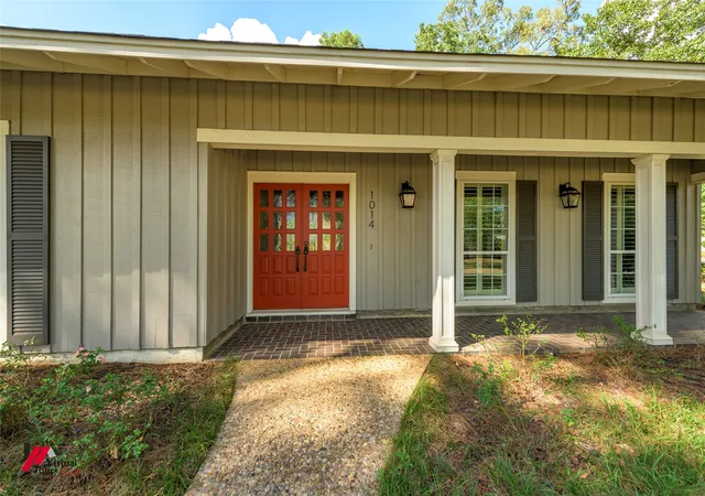 Photo 3 of Single family home for sale at 1014 Janice Dr, Springhill, LA 71075 | MLS# 21385192 | Listing updated on 2026-09-16