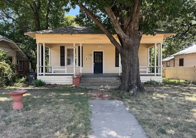 Photo 1 of Single family home for sale at 1410 Cir Park Blvd, Fort Worth, TX 76164 | MLS# 21385198 | Listing updated on 2026-10-30