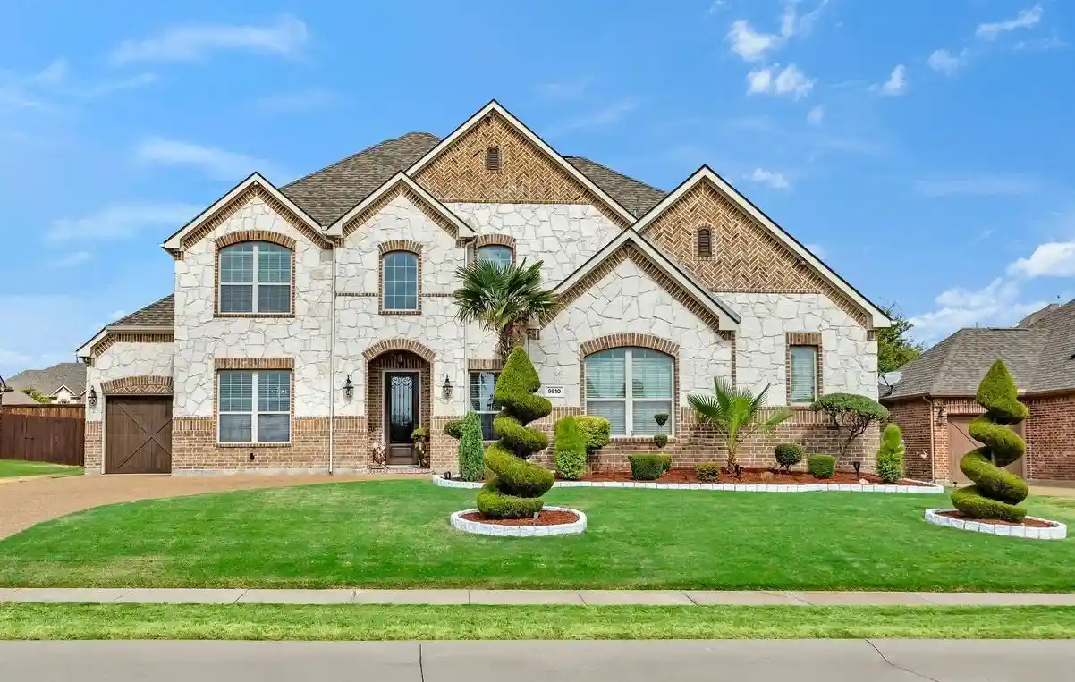 Photo 1 of Single family home for sale at 9810 Clubhouse Cir, Rowlett, TX 75089 | MLS# 21383480 | Listing updated on 2026-10-15