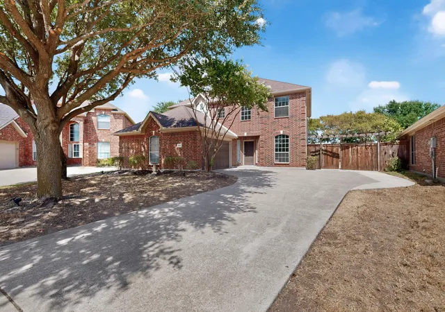 Photo 2 of Single family home for sale at 109 Evening Star Cir, Red Oak, TX 75154 | MLS# 21385156 | Listing updated on 2026-09-26
