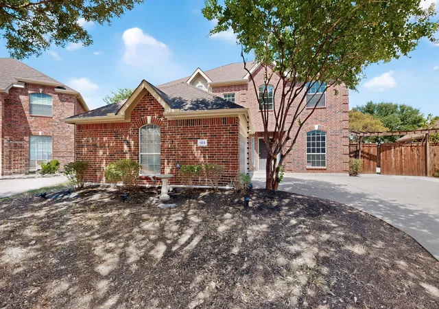 Photo 3 of Single family home for sale at 109 Evening Star Cir, Red Oak, TX 75154 | MLS# 21385156 | Listing updated on 2026-09-26