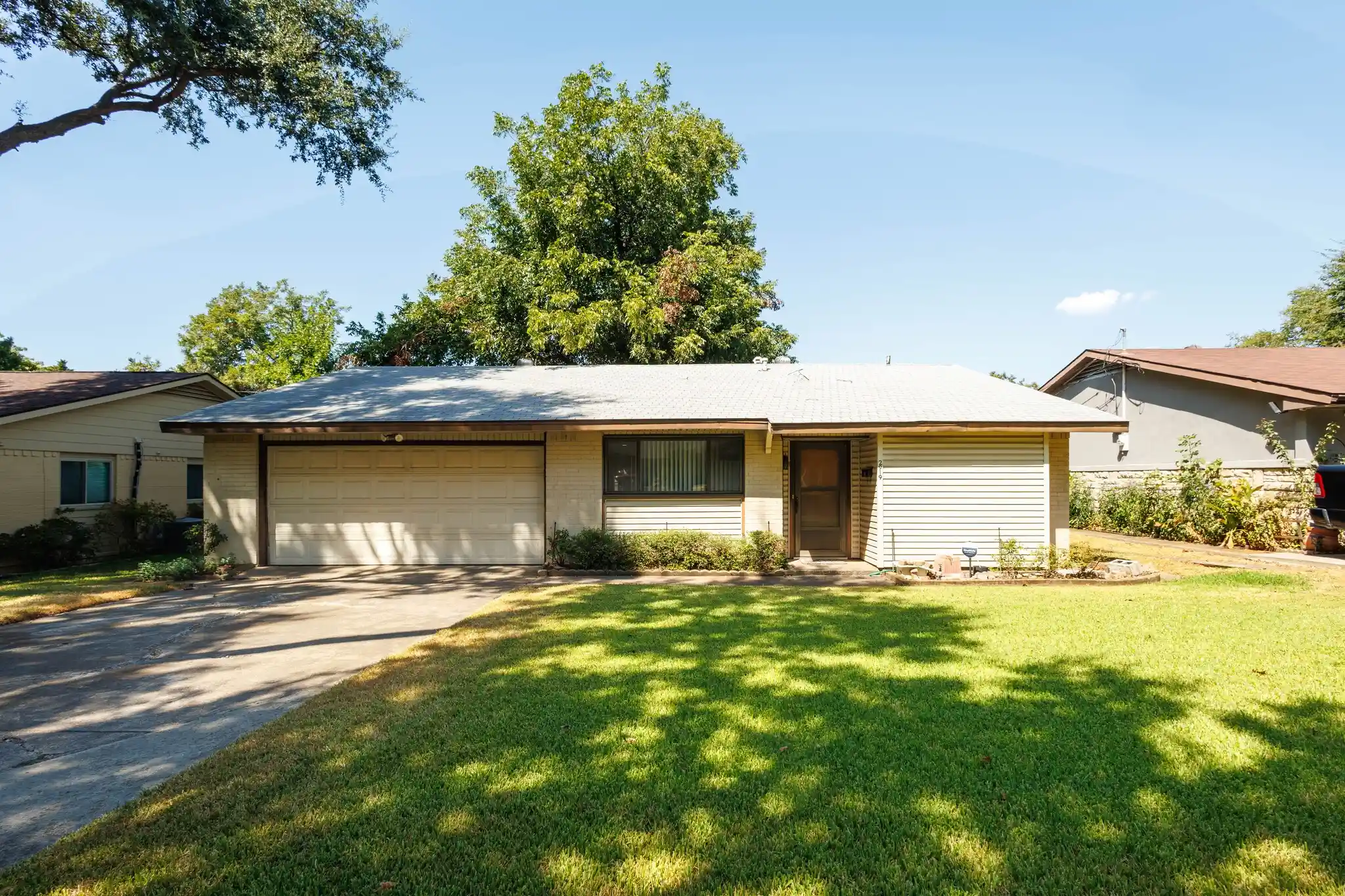 Photo 1 of Single family home for sale at 2919 Bergen Ln, Dallas, TX 75234 | MLS# 21385303 | Listing updated on 2026-10-14