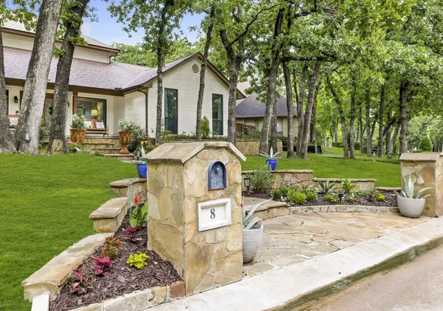 Photo 4 of Single family home for sale at 8 Cypress Ct, Roanoke, TX 76262 | MLS# 21382281 | Listing updated on 2026-10-07