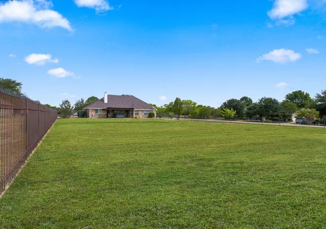 Photo 3 of Single family home for sale at 116 Springfield Cir, Waxahachie, TX 75165 | MLS# 21385319 | Listing updated on 2026-10-02