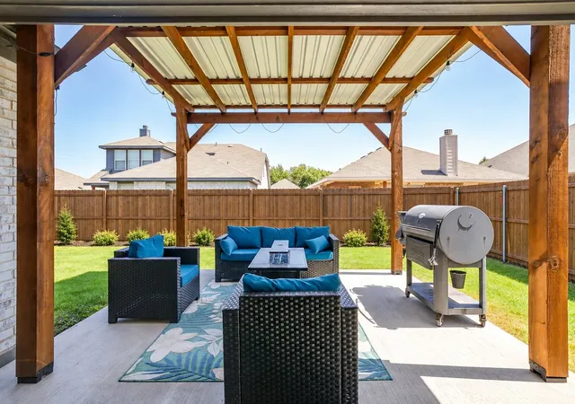 Photo 2 of Single family home for sale at 421 Escondido St, Weatherford, TX 76087 | MLS# 21385363 | Listing updated on 2026-10-08