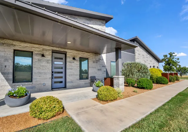 Photo 1 of Sale Pending at 141 Savage Ln, Aledo, TX 76008 | MLS# 21385044 | Listing updated on 2026-10-04