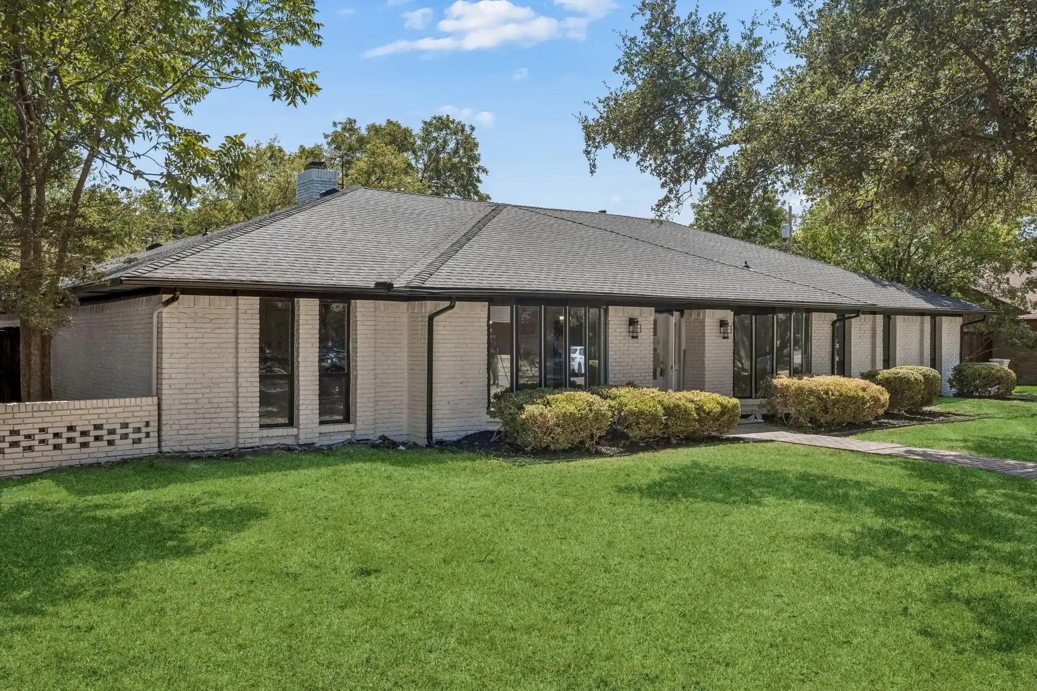 Photo 1 of Single family home for sale at 3216 Rotan Ln, Dallas, TX 75229 | MLS# 21383577 | Listing updated on 2026-10-27