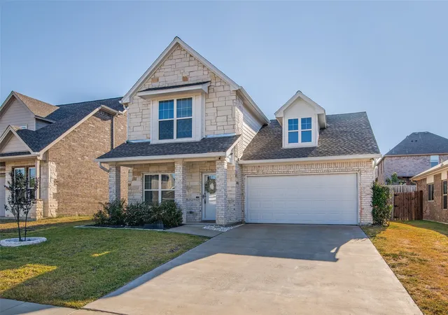 Photo 2 of Single family home for sale at 105 Mitchell Cir, Terrell, TX 75160 | MLS# 21385164 | Listing updated on 2026-10-04