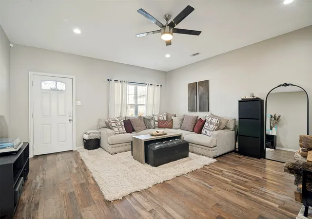 Photo 3 of Single family home for sale at 105 Mitchell Cir, Terrell, TX 75160 | MLS# 21385164 | Listing updated on 2026-10-04
