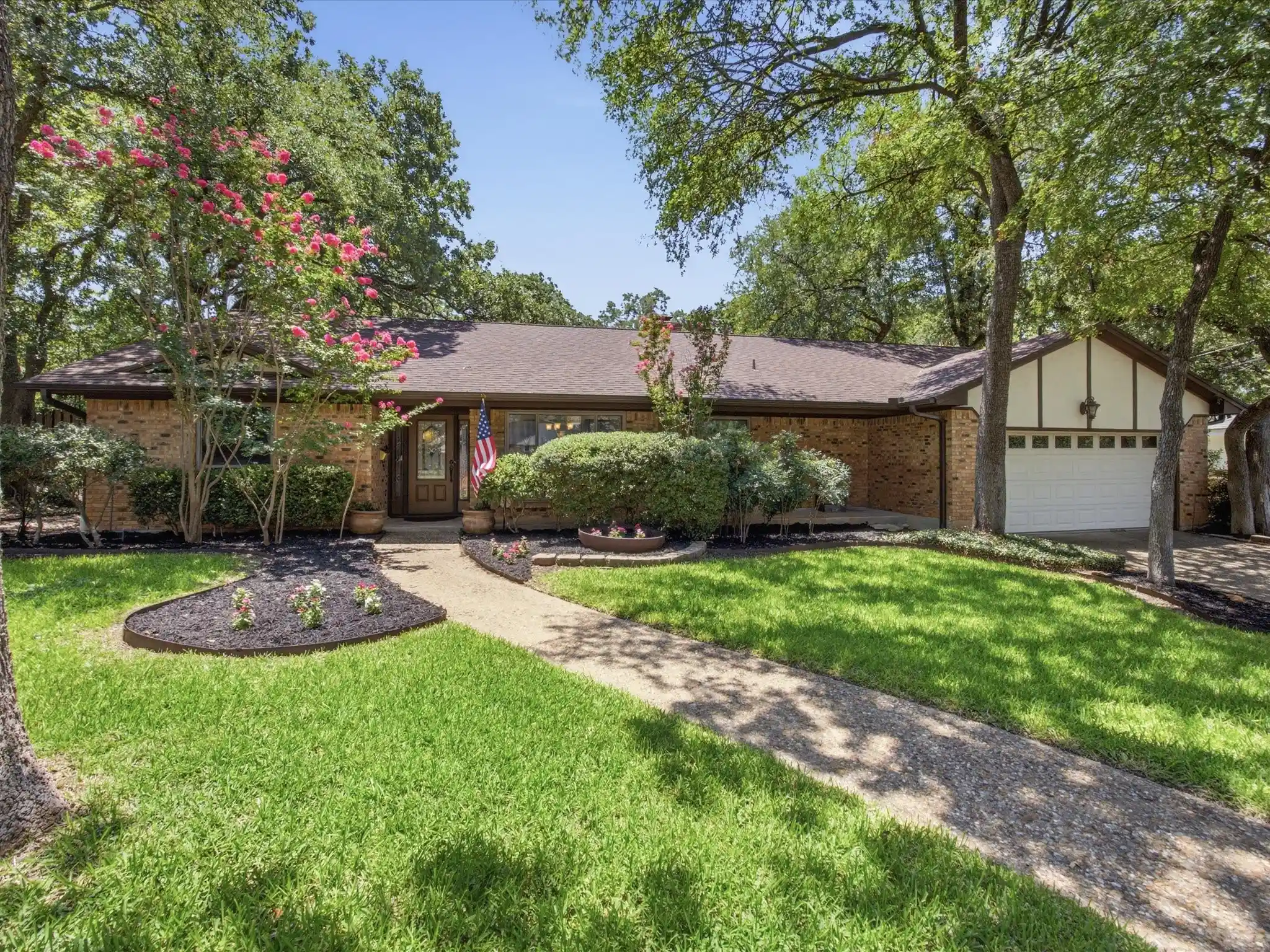 Photo 1 of Single family home for sale at 5008 Kemble St, Fort Worth, TX 76103 | MLS# 21383599 | Listing updated on 2026-10-25
