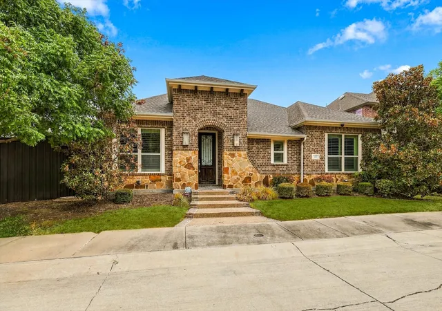 Photo 3 of Single family home for sale at 405 Sir Torin Ln, Lewisville, TX 75056 | MLS# 21385745 | Listing updated on 2026-10-03