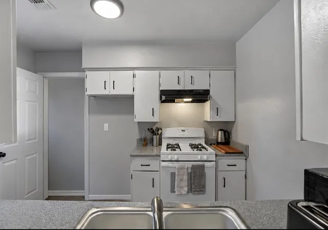 Photo 2 of Single family home for sale at 646 E Fairmeadows Dr, Duncanville, TX 75116 | MLS# 21385704 | Listing updated on 2026-09-24