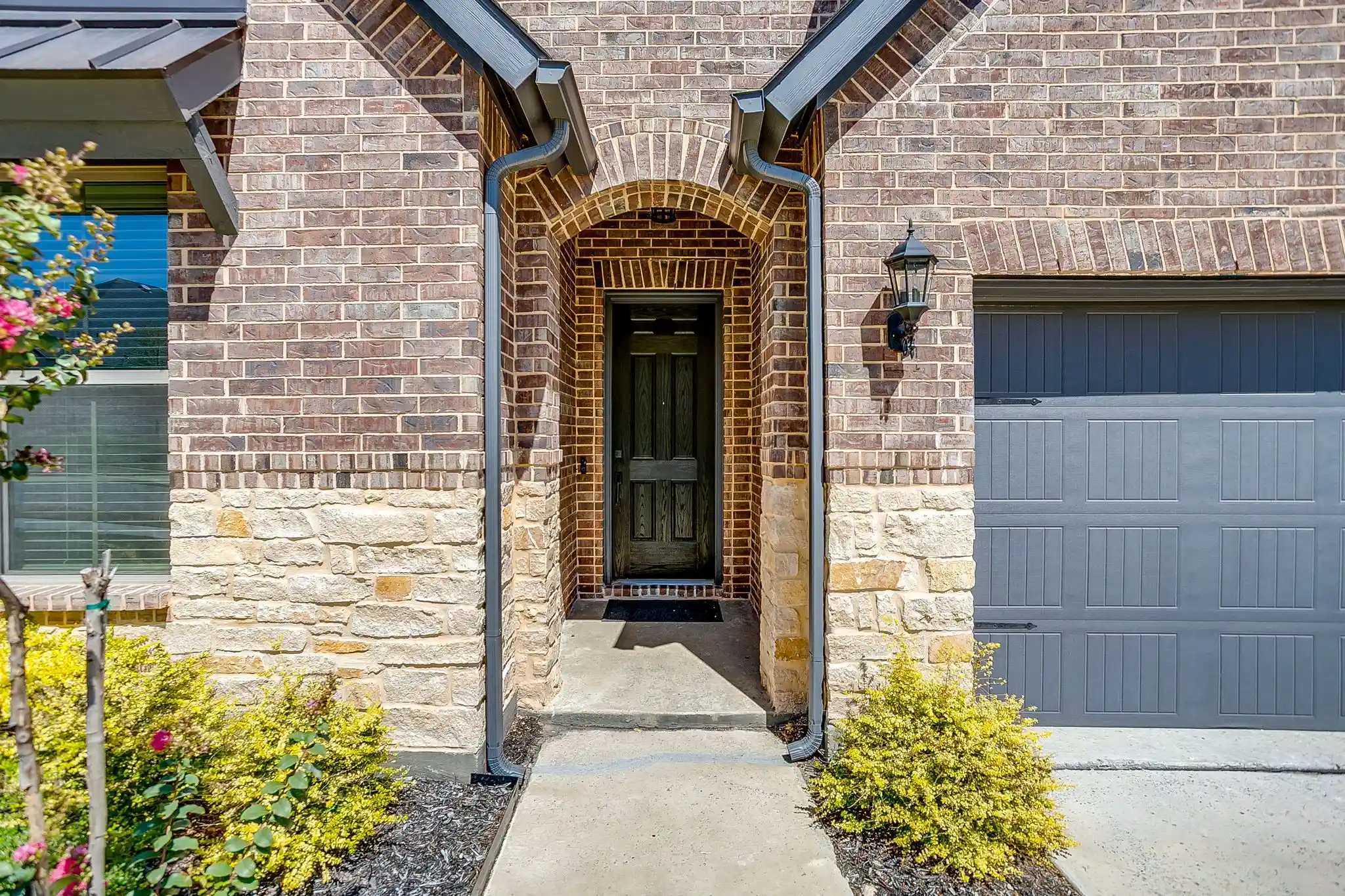Photo 1 of Single family home for sale at 6221 Escarpment Dr, Fort Worth, TX 76112 | MLS# 21385802 | Listing updated on 2026-10-14