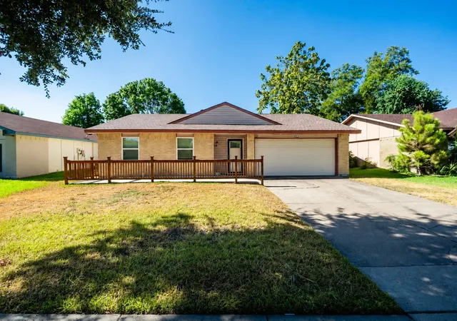 Photo 3 of Single family home for sale at 1522 Bosque Dr, Garland, TX 75040 | MLS# 21376823 | Listing updated on 2026-10-08