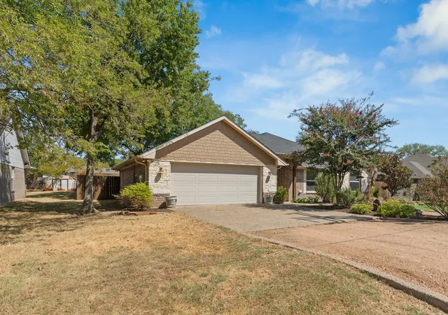Photo 2 of Single family home for sale at 209 Main St, Tioga, TX 76271 | MLS# 21385868 | Listing updated on 2026-09-18