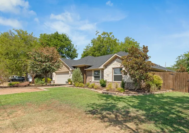 Photo 3 of Single family home for sale at 209 Main St, Tioga, TX 76271 | MLS# 21385868 | Listing updated on 2026-09-18