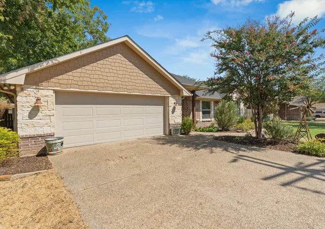 Photo 4 of Single family home for sale at 209 Main St, Tioga, TX 76271 | MLS# 21385868 | Listing updated on 2026-09-18