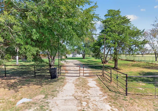 Photo 2 of Single family home for sale at 2354 Vz County Rd 3812, Wills Point, TX 75169 | MLS# 21382096 | Listing updated on 2026-09-17