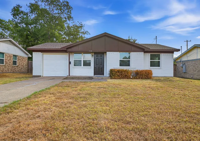 Photo 1 of Single family home for sale at 1340 E Park Dr, Mesquite, TX 75149 | MLS# 21385567 | Listing updated on 2026-10-06