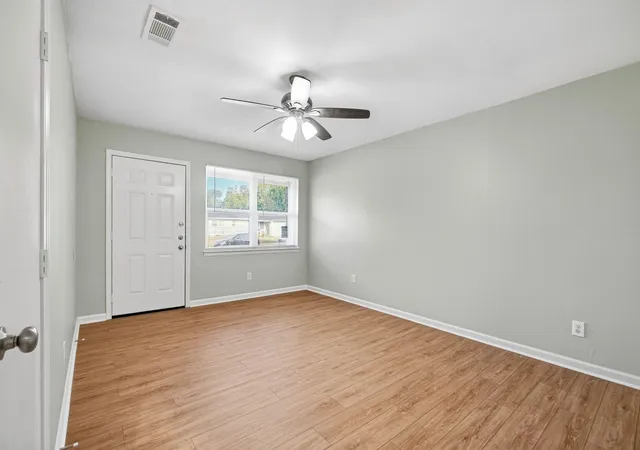 Photo 3 of Single family home for sale at 1340 E Park Dr, Mesquite, TX 75149 | MLS# 21385567 | Listing updated on 2026-10-06