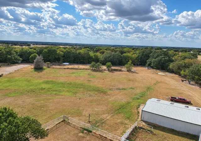 Photo 3 of Manufactured home for sale at 8676 Woodruff Cir, Kemp, TX 75143 | MLS# 21385710 | Listing updated on 2026-09-16